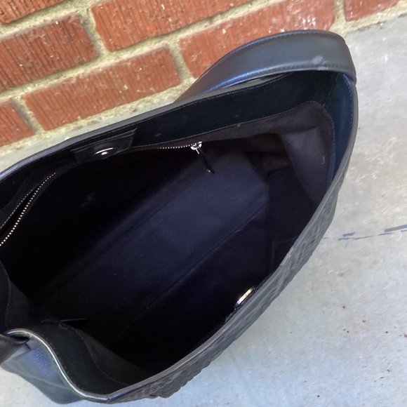 Vince Mod V Python Embossed Bucket bag - Picture 9 of 10